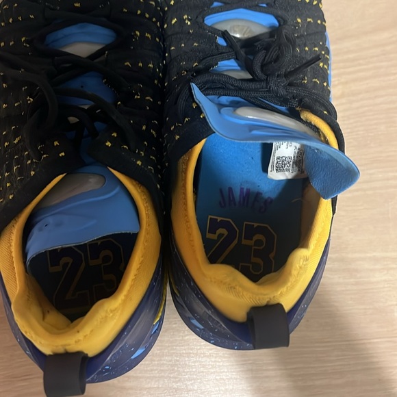 Nike Basketball Shoes - Picture 4 of 6